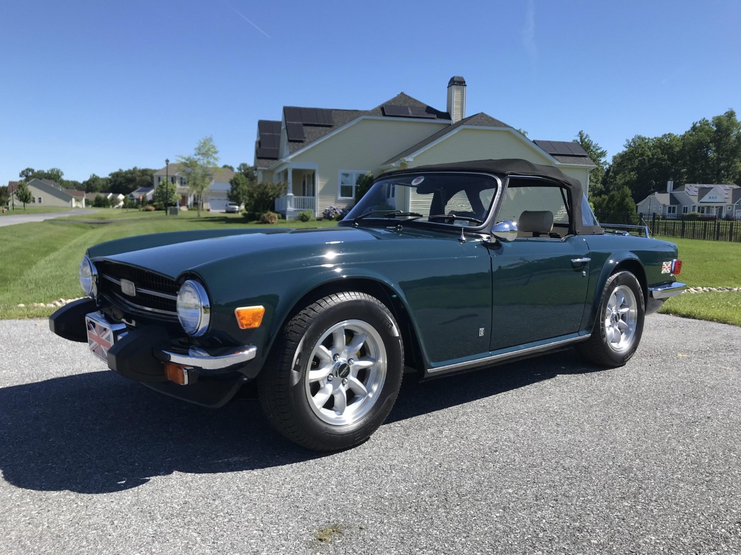 1976 Triumph TR6 - Mallard Green - Dual Webers - Show quality restoration - For Sale